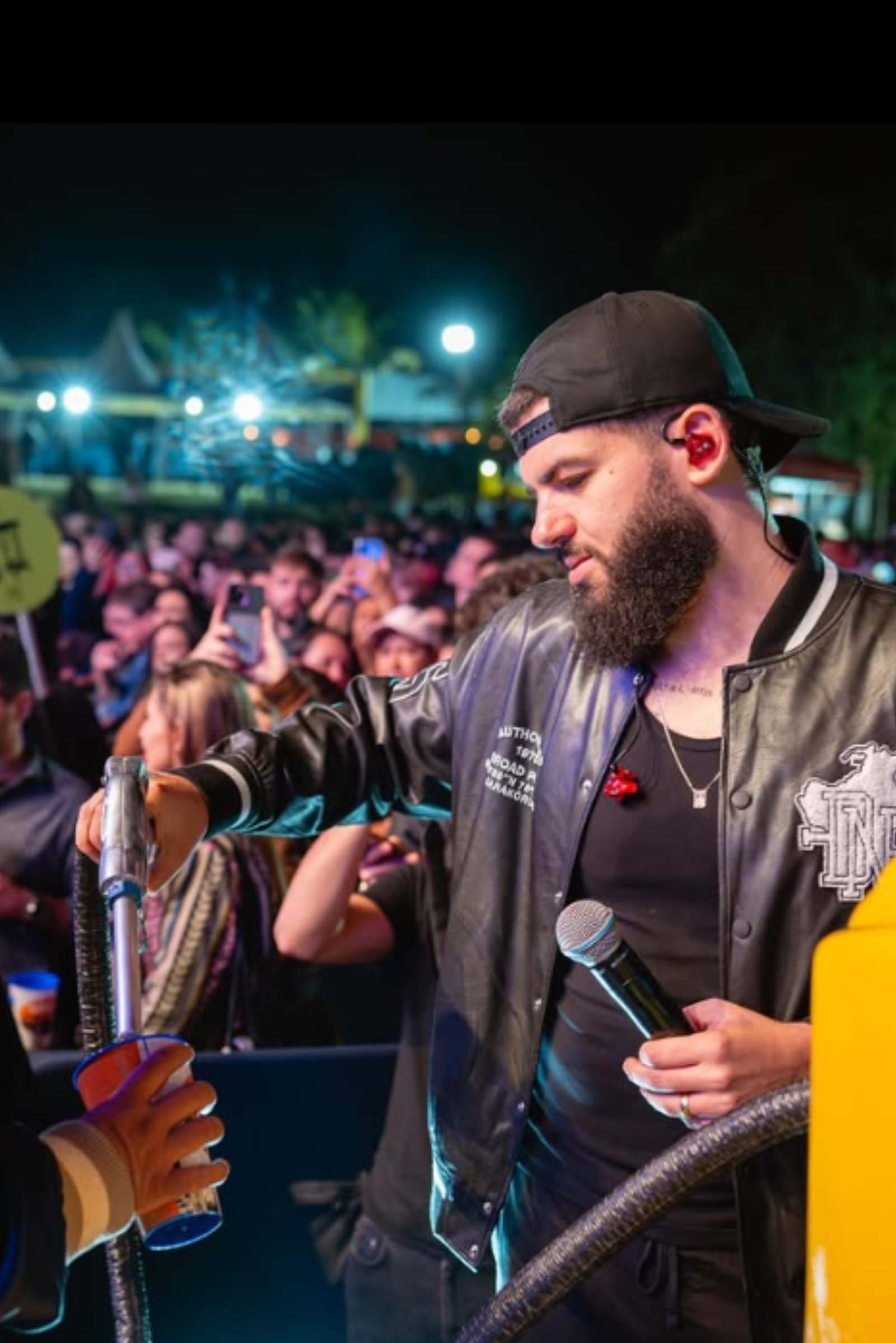 Ítalo com a bomba de cerveja